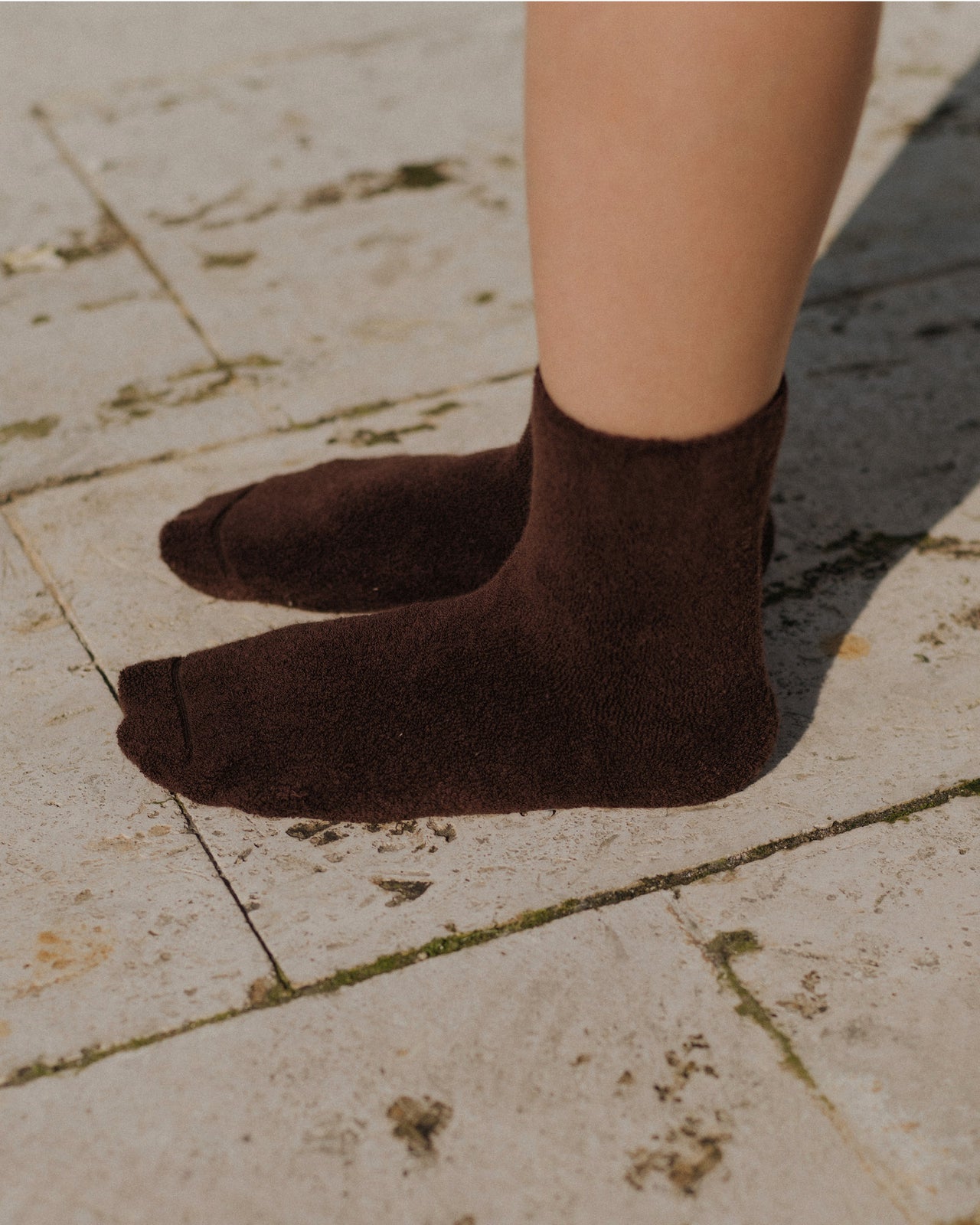 Buckle Overankle Socks - Textured Organic Cotton- Orta Brown