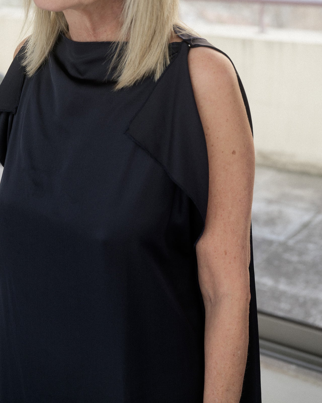 Clavo Dress - Ecovero Satin - Blue Black