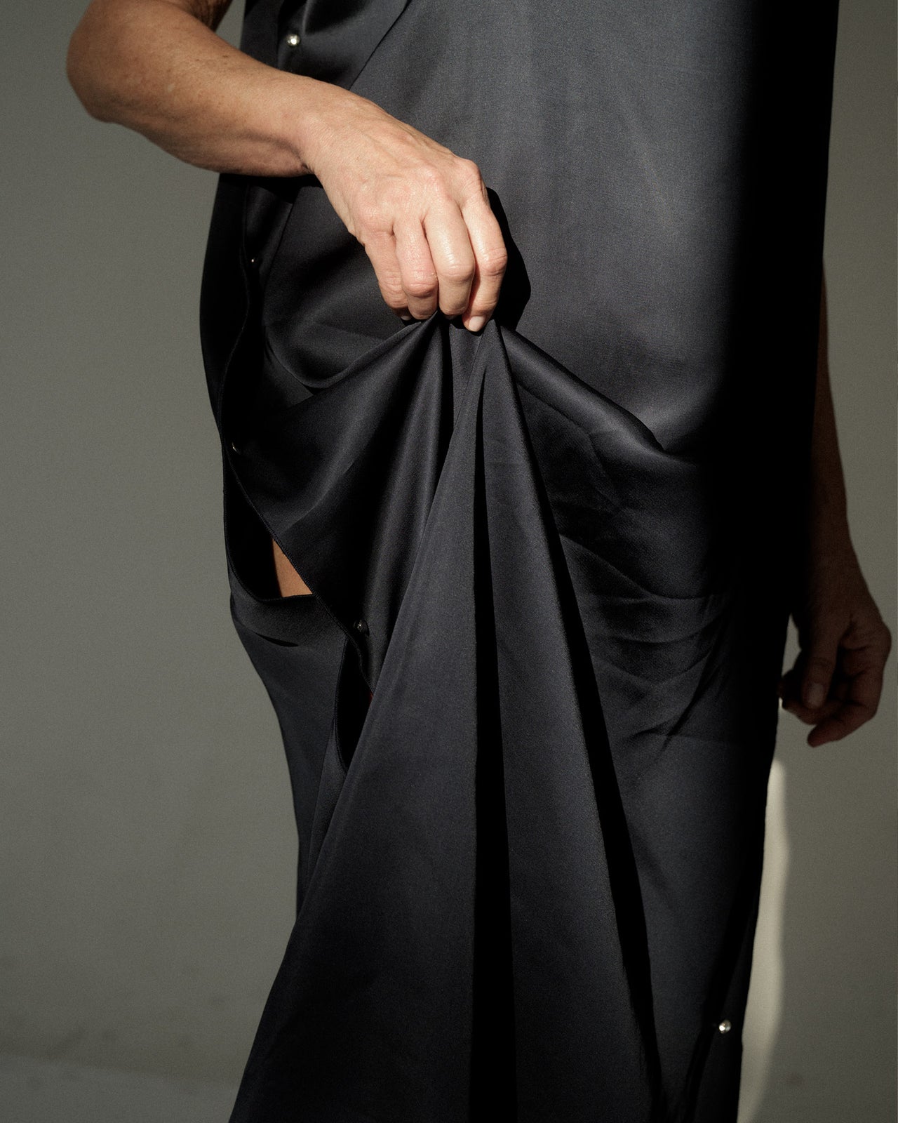 Clavo Dress - Ecovero Satin - Blue Black