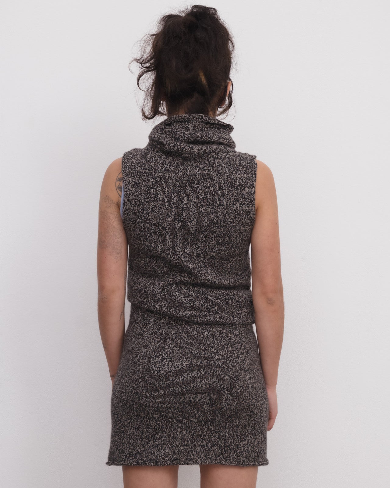 Kem Turtleneck Vest - Recycled Cashmere - Black / Camel Melange