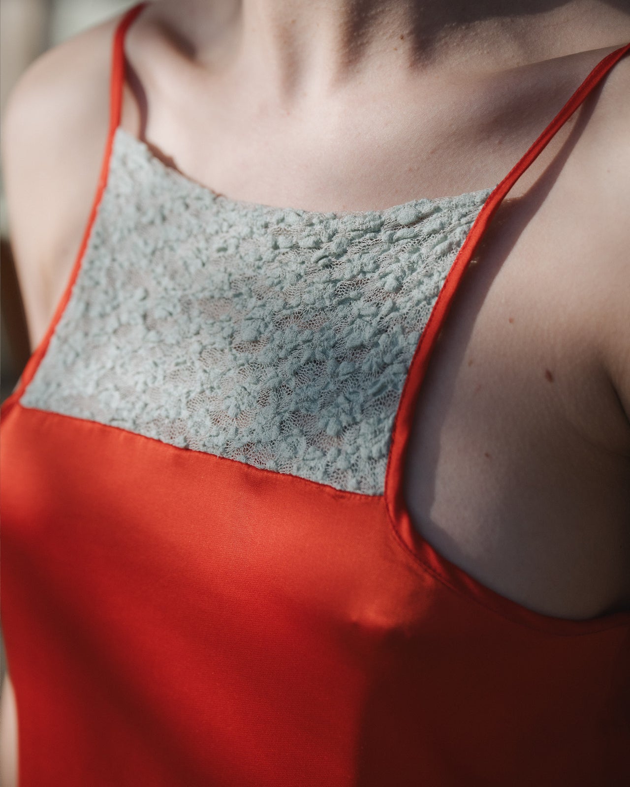 Line Dress - Ecovero Satin - Sync Red / Green