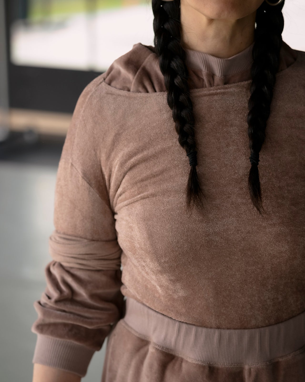 Omo Long Sleeve Tee - Ecovero Velour - Alba Brown