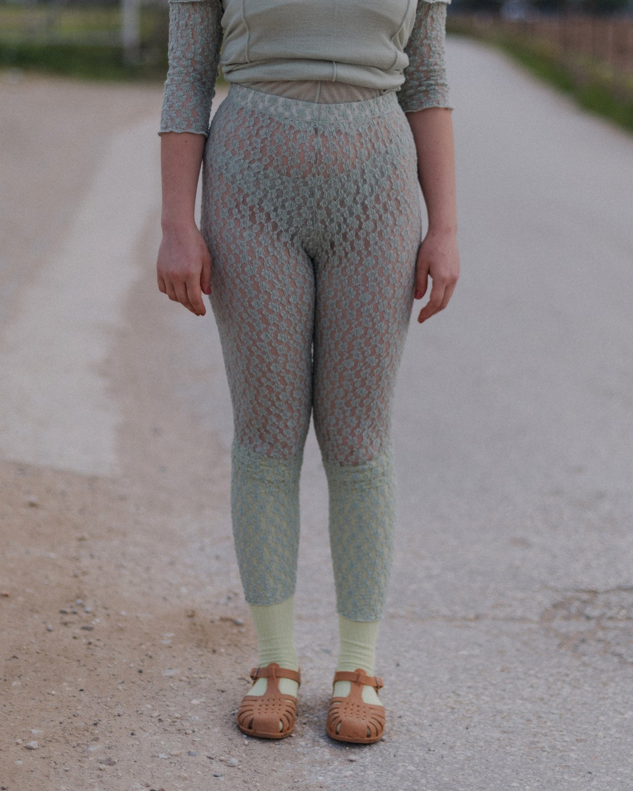 Serra Leggings - Organic Cotton Lace - Conta Green