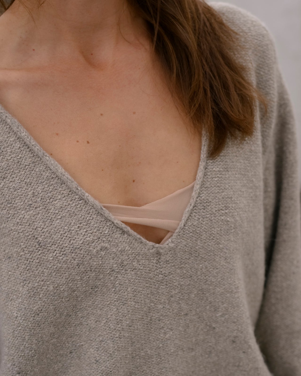 Soar V Neck - Recycled Wool - Ingra Sand
