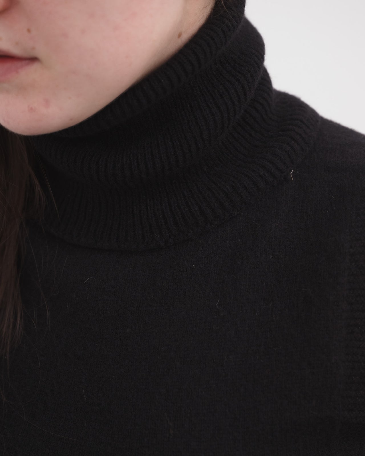 Tier Turtleneck Vest - Recycled Cashmere - Black