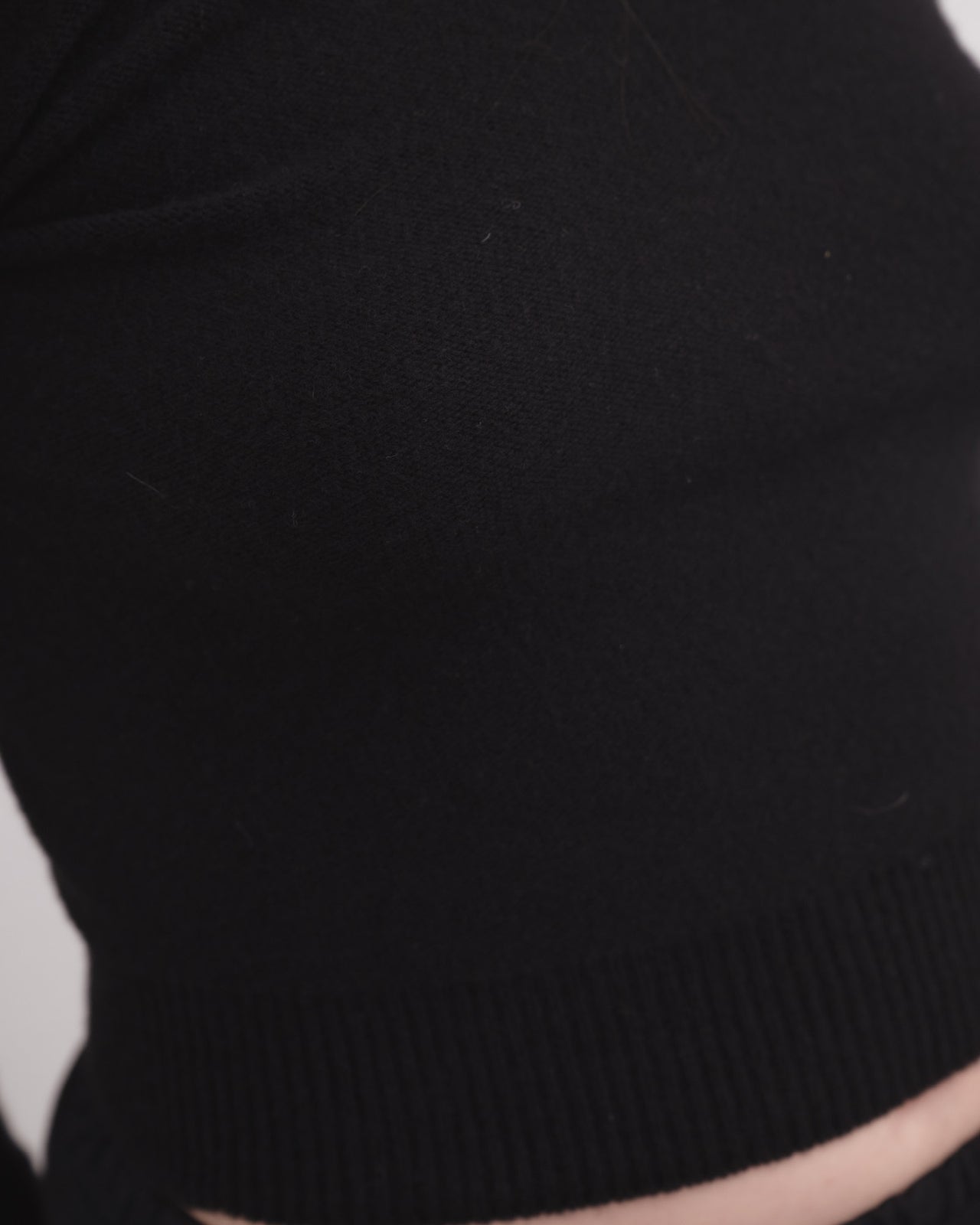 Tier V Neck - Recycled Cashmere - Black