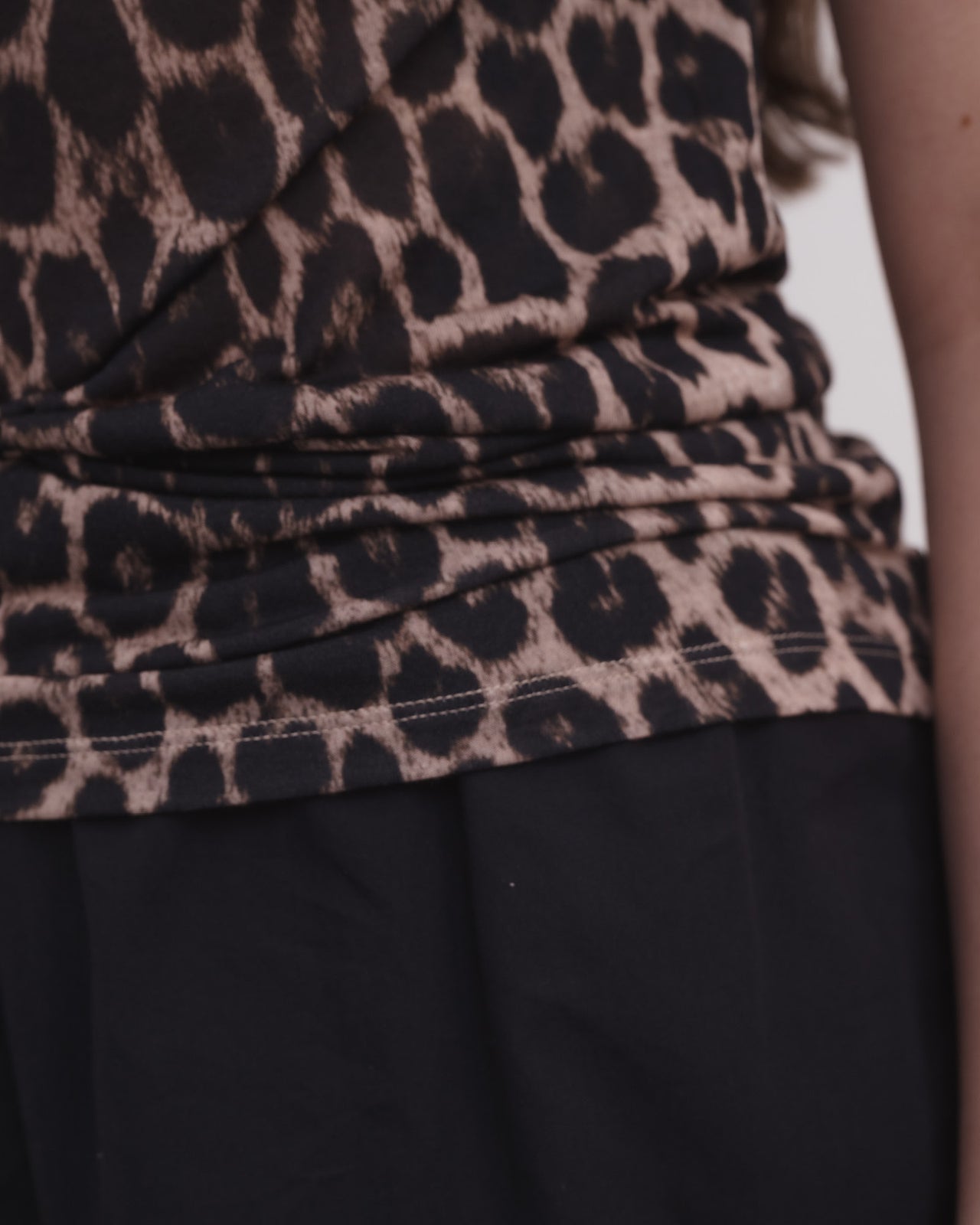V Neck Tee Shirt - Circulose Jersey - Leopard